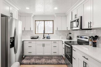 Building Photo - 5 Bed, 3 Bath Home on 2 Acres in Huntsvill...
