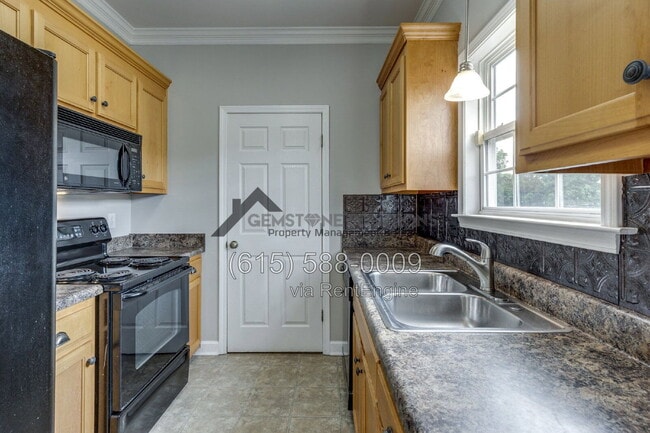 Building Photo - 1012 McKenna Dr