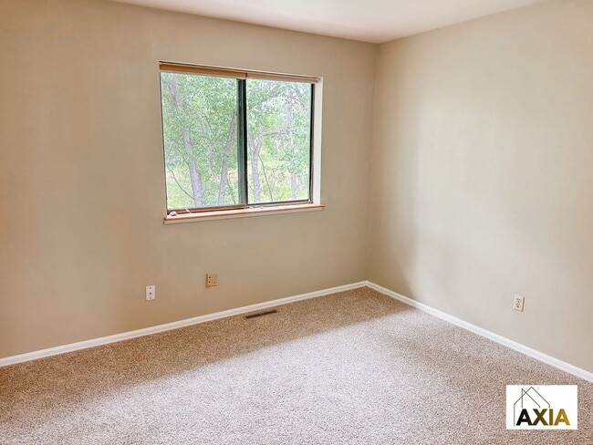 Building Photo - 4BD/2BA Fall Pre-Lease in Quiet Neighborhood!