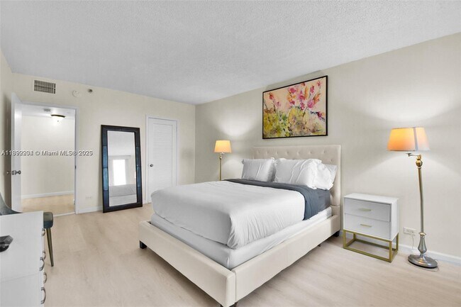 Building Photo - 2301 Collins Ave