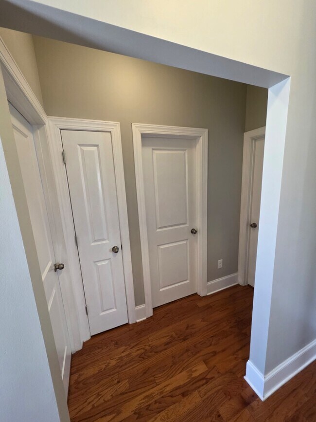 Building Photo - 1608 Palmetto Palm Dr