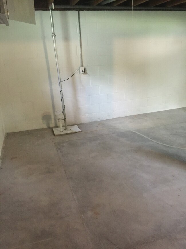 Building Photo - 2 Bed 1 Bath House in Solon