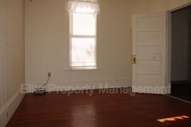 Building Photo - 326 W Routt Ave