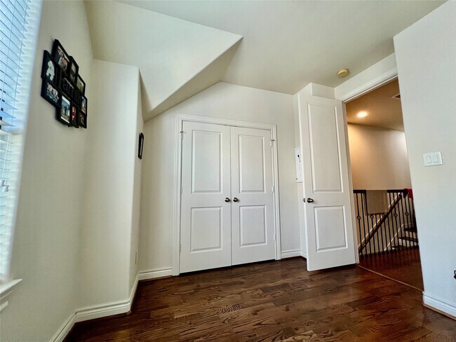 Building Photo - 3255 Maxroy St