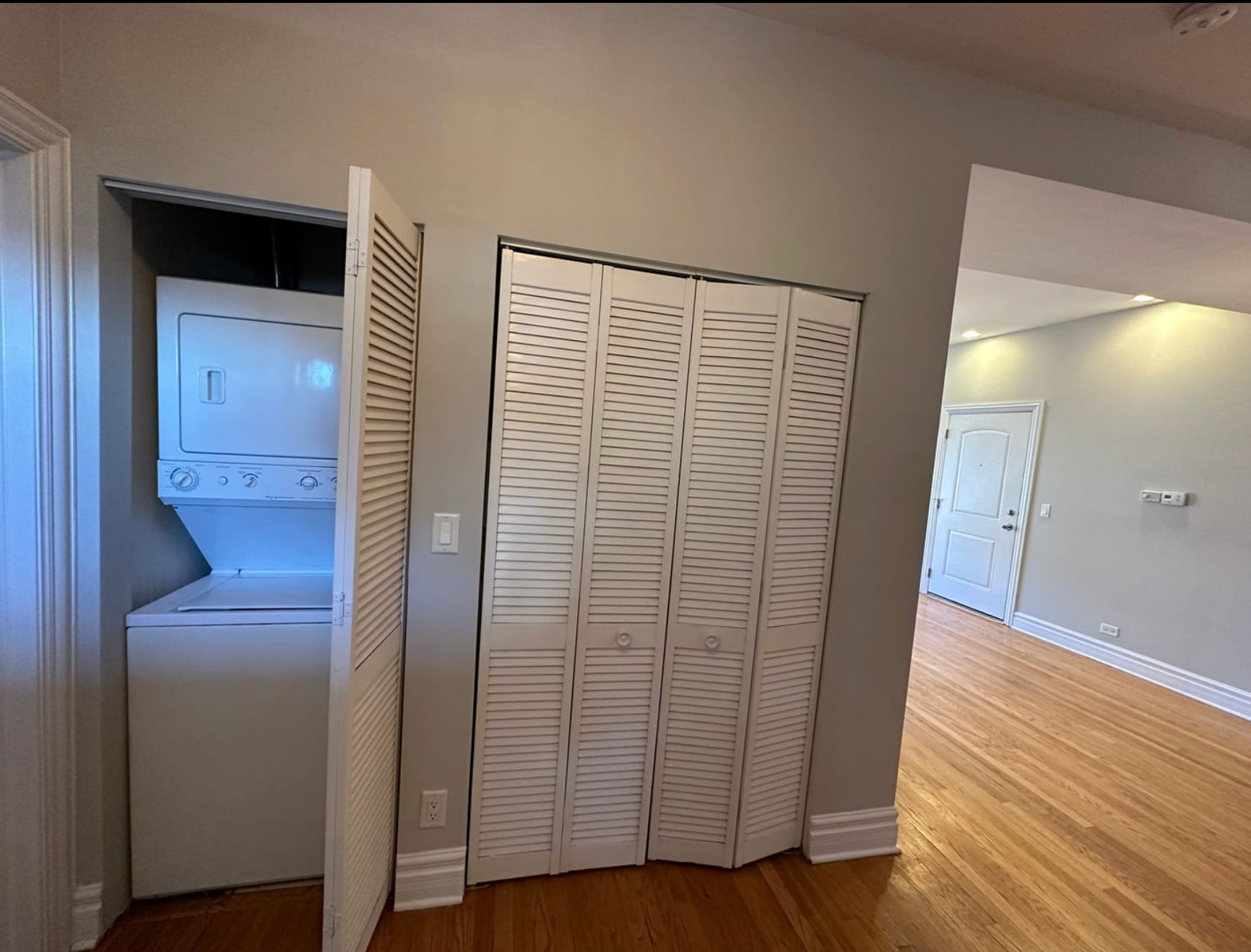 In Unit Laundry & Central Heat/AC - 3917 W Altgeld St