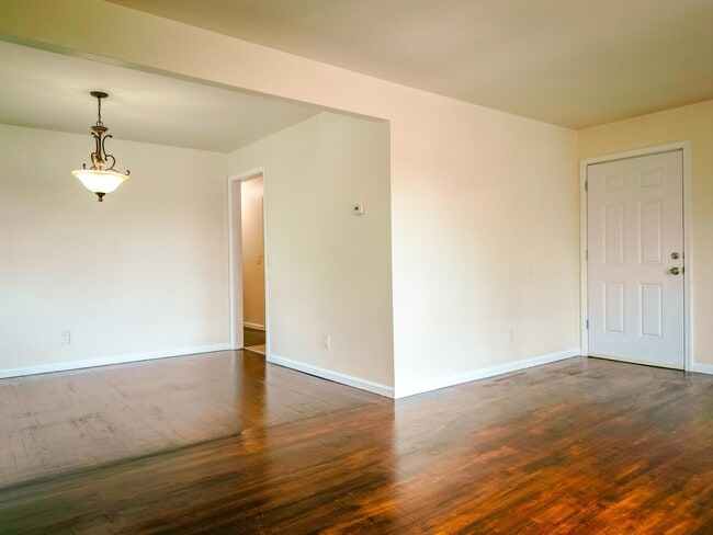 Building Photo - 104 Eastern Way