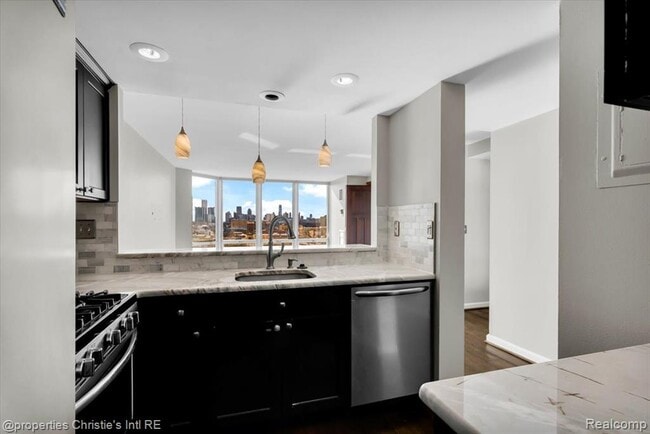 Building Photo - 250 E Harbortown Dr