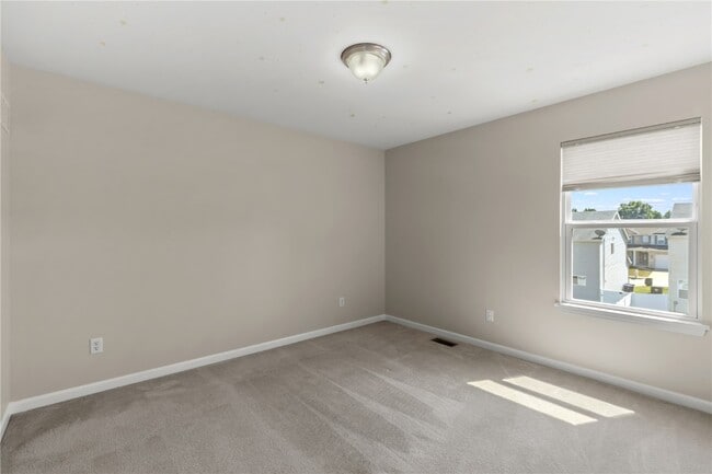 Building Photo - 184 Berry Manor Cir