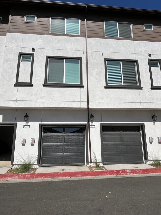 Building Photo - 9527 Hannah Wy