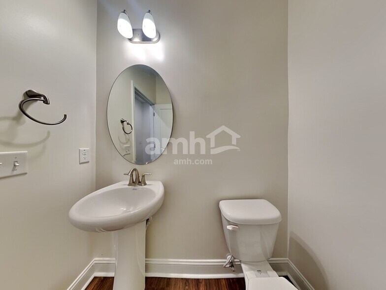 Building Photo - 447 Brookgreen Dr