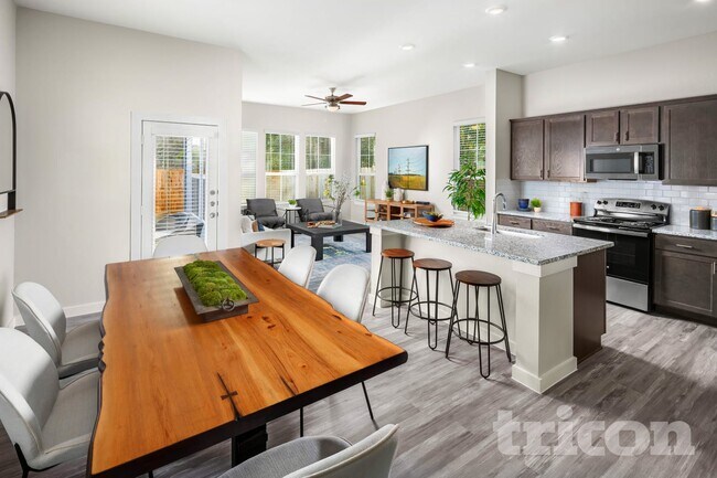 Building Photo - 9835 Willow Creek Commerce Dr