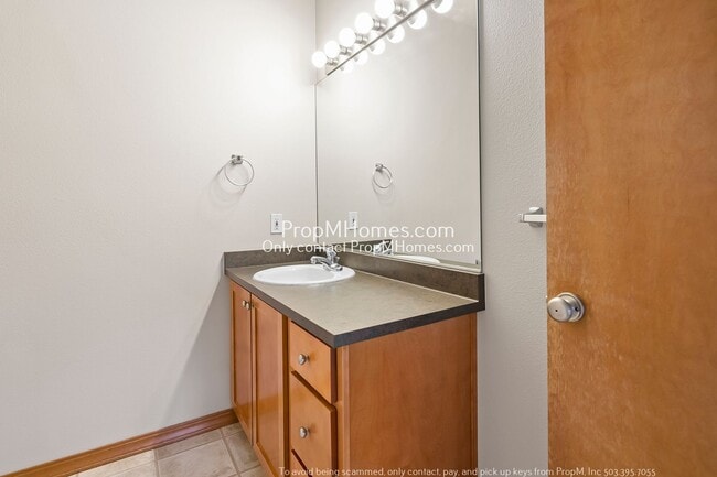 Building Photo - Chic One-Bedroom Condo in Bethany!
