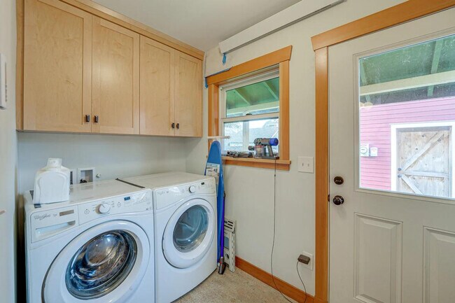 Building Photo - 2323 Elizabeth St