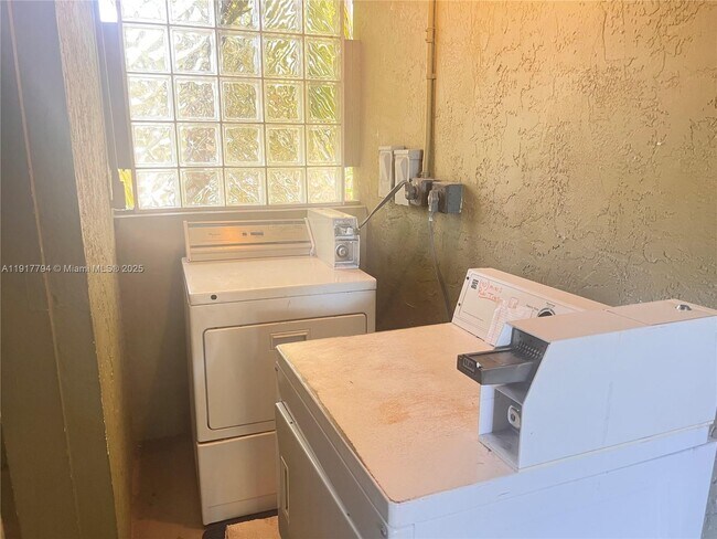 Building Photo - 116 NE 9th St