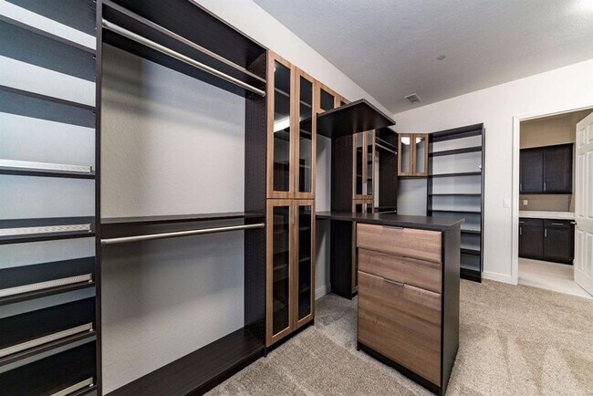 Building Photo - Custom Granville Built Home for Rent in Ol...