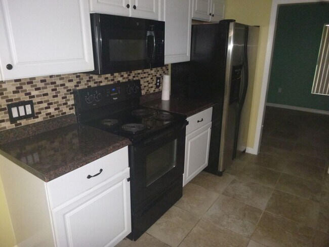 Building Photo - 301 Bloomingfield Dr