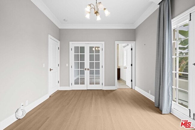 Building Photo - 420 S Beverwil Dr