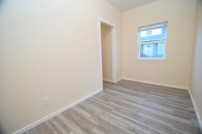 Building Photo - 18528 SW Mcclarey Dr