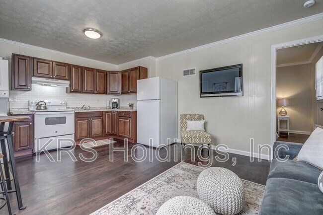 Building Photo - 3147 Parkdale Rd