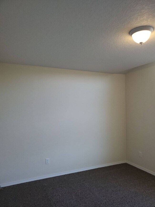 Building Photo - 460 Laguna Dr