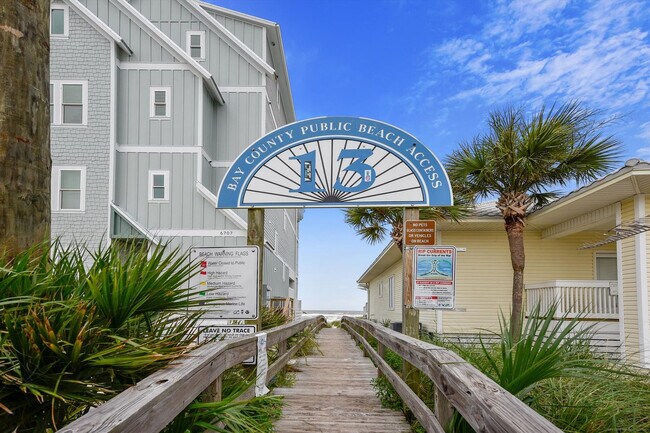 Building Photo - 4114 Holiday Dr