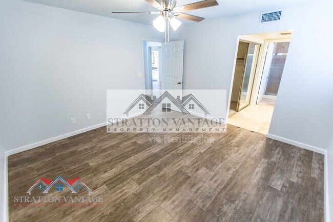 Building Photo - 310 E Bluebell Ln