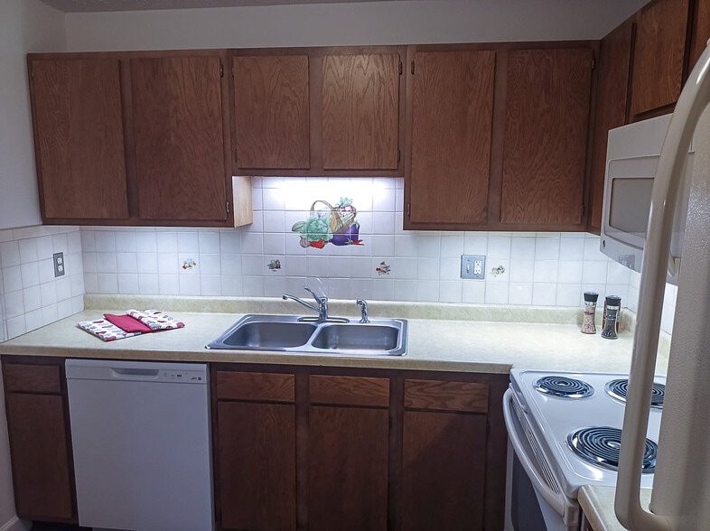 Kitchen - 1203 Dutilh Rd