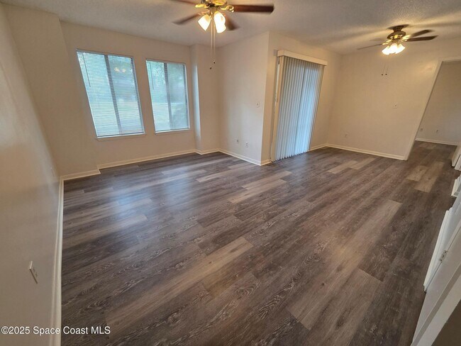 Building Photo - 3550 Sable Palm Ln