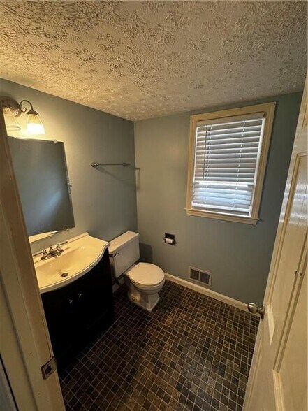 Building Photo - 2990 Mountain Trace NE