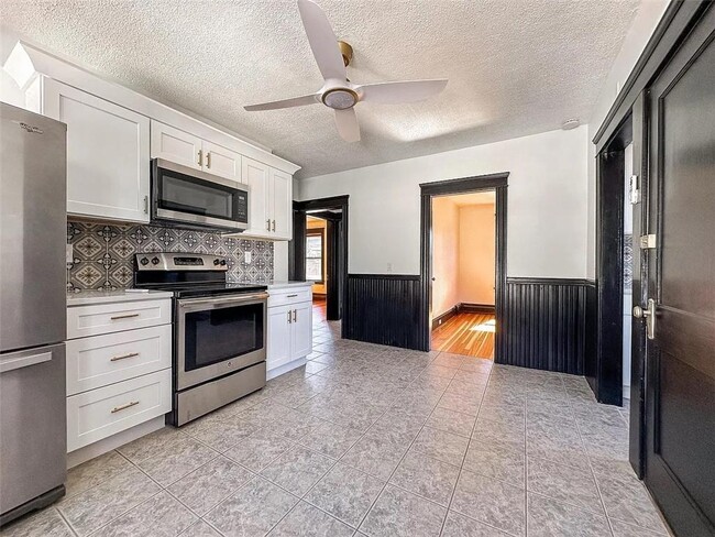 Building Photo - 48 Waltham St