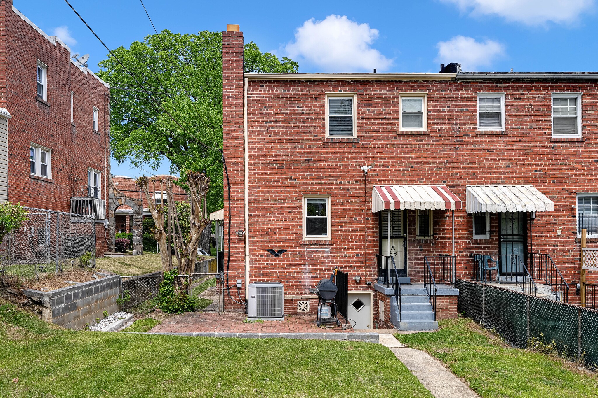 Building Photo - 5213 Blaine St NE