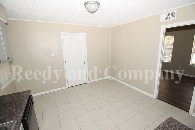 Building Photo - 3230 Sweet Springs Dr