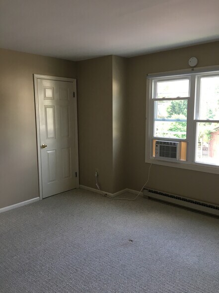 Front bedroom 1 - 556 Nicholas Ave