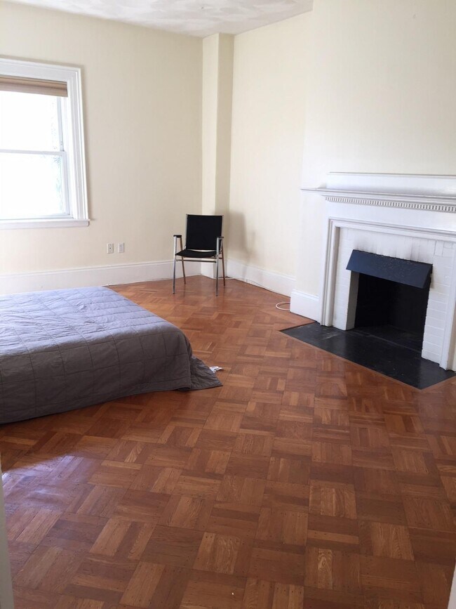 Building Photo - 1714 Beacon St