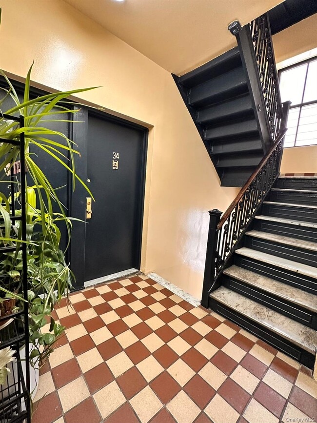 Building Photo - 522 W 151st St