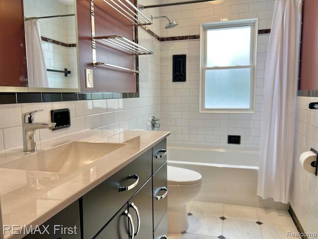 Building Photo - 4516 Robinwood Ave