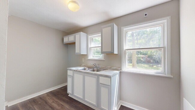 Building Photo - W.130th-Bellaire neighborhood, updated 3 b...