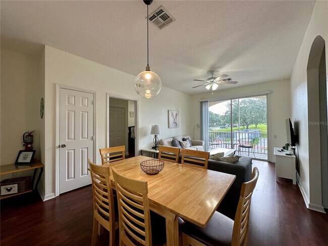 Building Photo - 2300 Silver Palm Dr