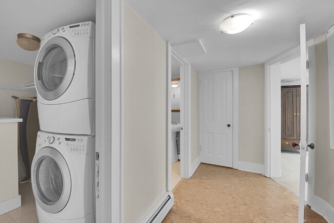 Building Photo - $4,595.95- 4 Bed, 3 Bath Home in Denver with Charming Updates!
