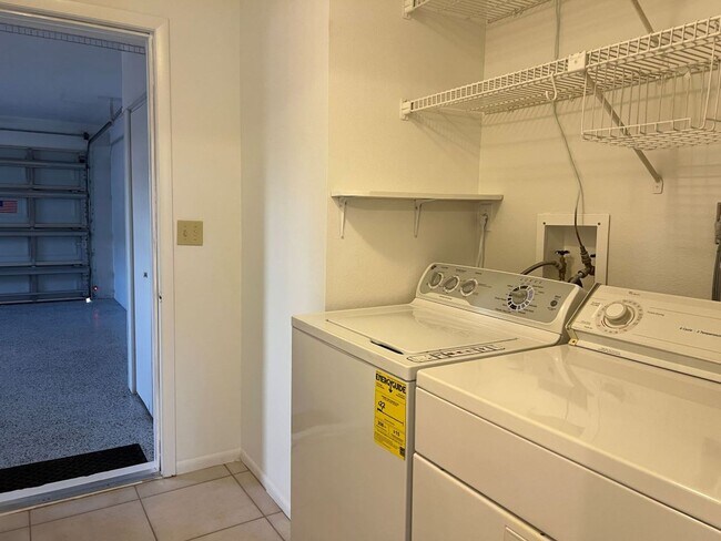 Building Photo - Lovely Lakefront Pinebrook South Home for Annual Rental