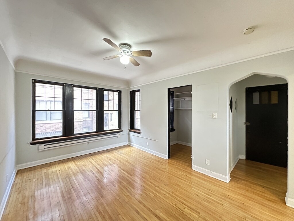 Building Photo - 4333 N Wolcott Ave