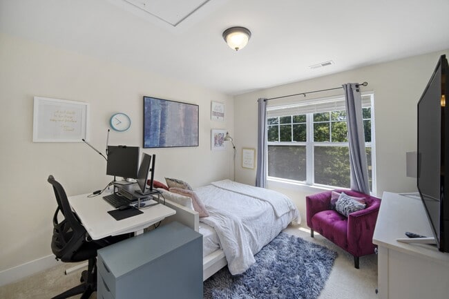 Building Photo - 2435 Double Oaks Rd