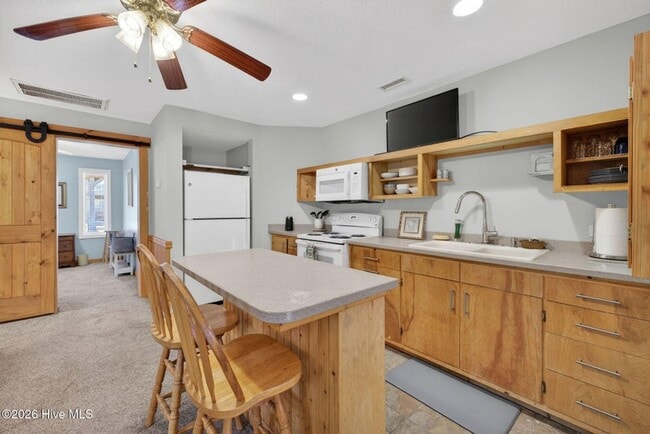 Building Photo - UNIQUE FURNISHED APARTMENTS WITH CUSTOM WOODWORK