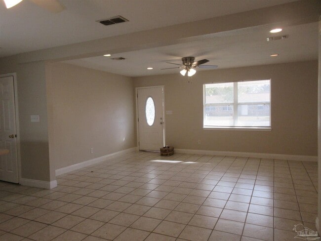 Building Photo - 4389 Pine Villa Cir