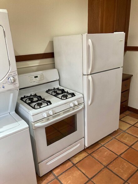 Building Photo - 1345 E Topeka St