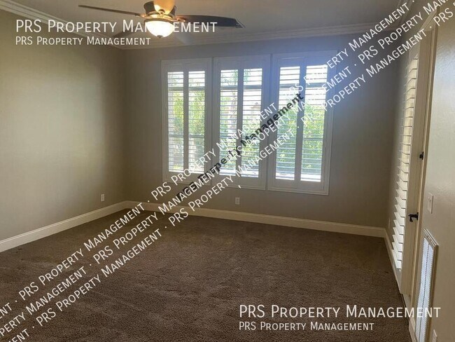 Building Photo - 4626 E Blue Spruce Ln