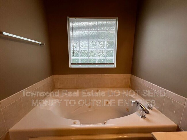 Building Photo - 155 Saunders Ct
