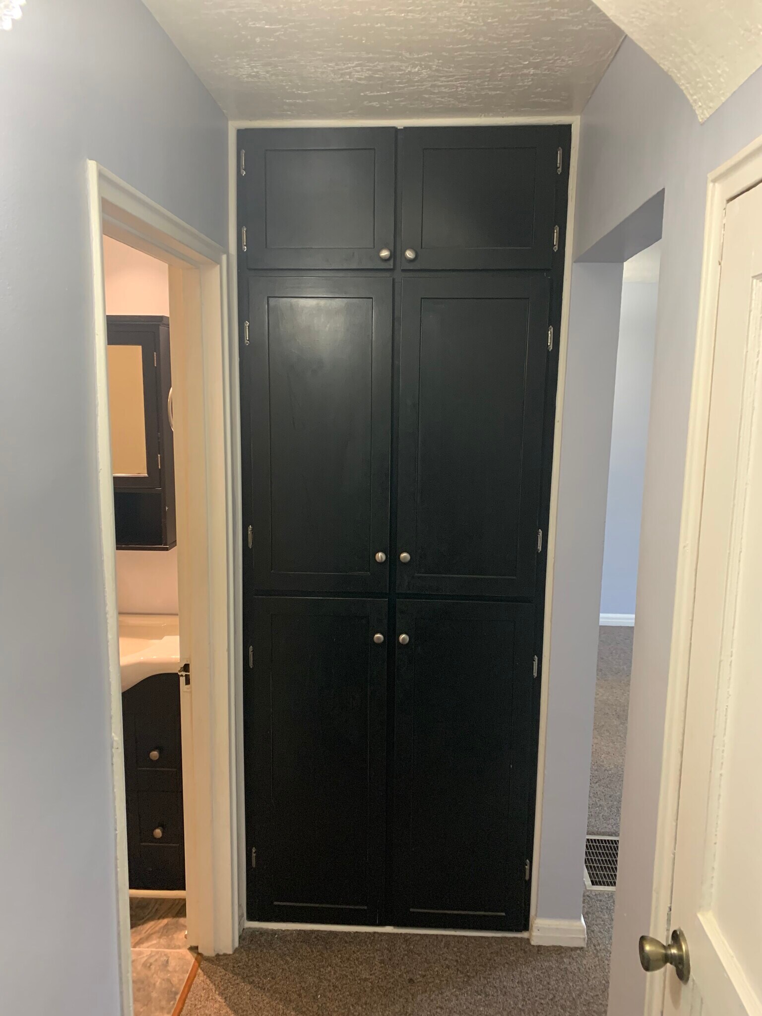 Building Photo - 1556 Thames Dr