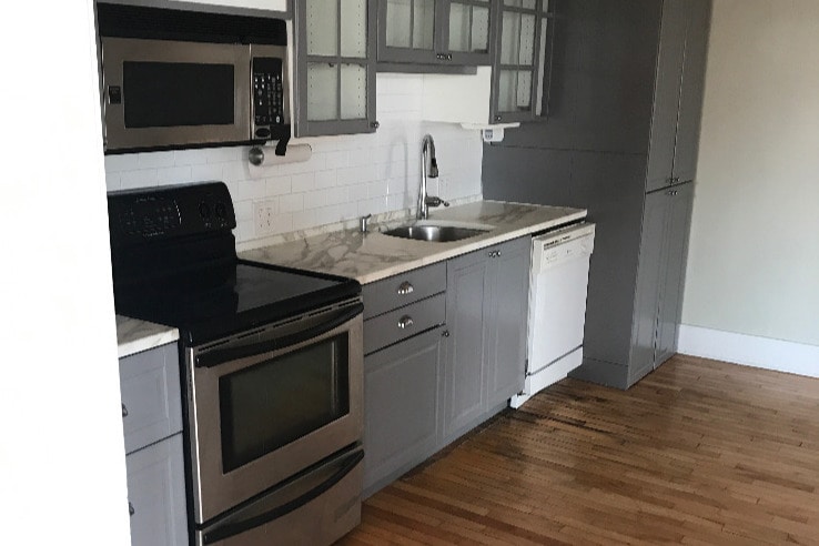 Modern kitchen - 54 Main St