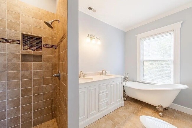 Building Photo - 88 G St